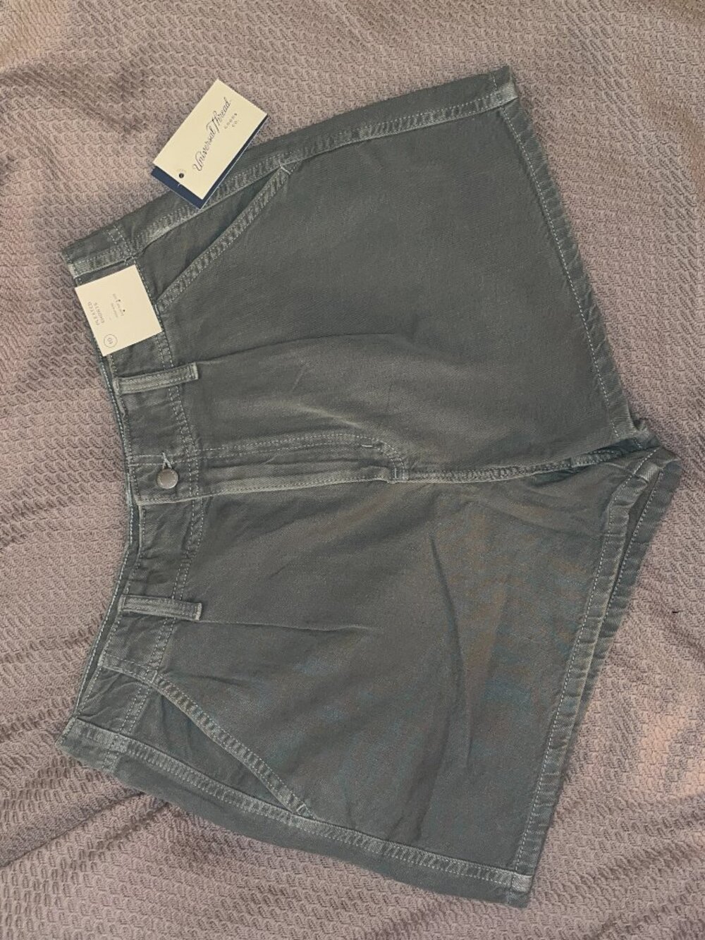 Universal Thread Olive Pleated Shorts NWT 68% Cotton/32% Lyocell. Size 10.